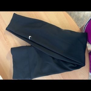 Nikes ones women’s mid rise leggings